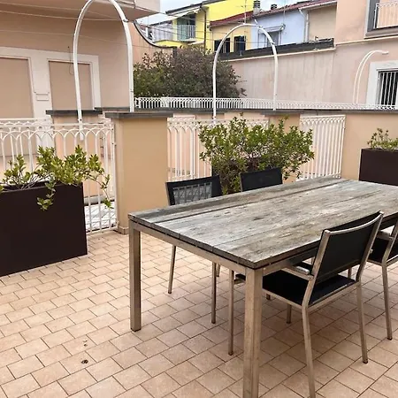 Simone ヴィラ ヴィアレッジョ